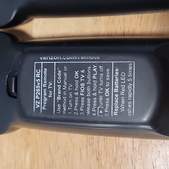 Set of 2 used Verizon Fios Remotes - Picture 3 of 4